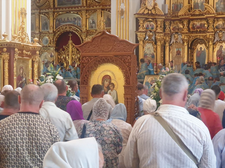 Богослужение онлайн трансляция сейчас святогорская лавра